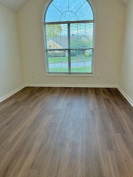 Building Photo - 920 Charles Hall Dr