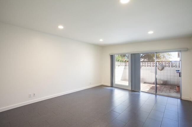 Building Photo - 3033 E Verona Rd