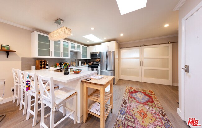 Building Photo - 938 Palm Ave