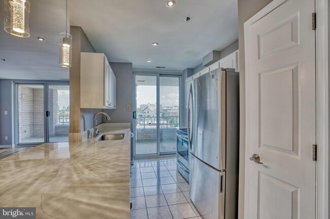 Building Photo - 100 Harborview Dr