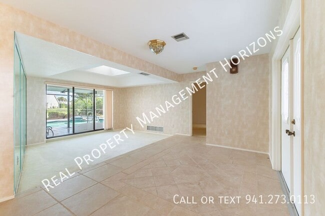 Building Photo - 534 Warwick Ln