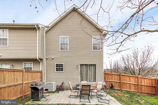 Building Photo - 8700 Jarwood Rd