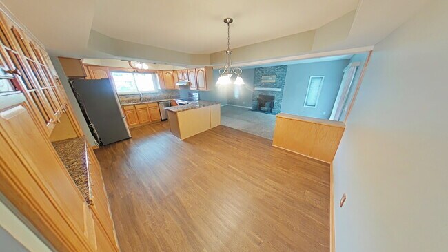 Building Photo - "3-Bed Home in Sterling Heights: Granite K...
