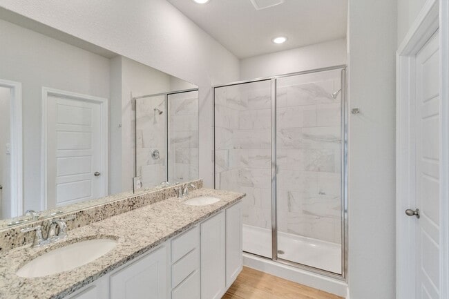 Building Photo - Luxury 3-Bed, 2-Bath Duplex in Emma Park!