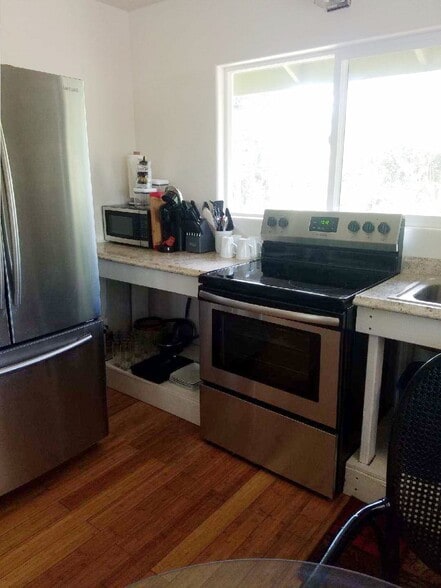 Building Photo - 15-1834 13th Ave