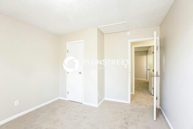 Building Photo - 4 Bedroom Pet-Friendly Home in INDIANAPOLIS, IN with Main Street Renewal