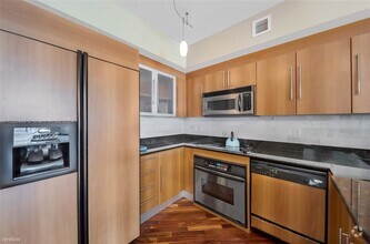 Building Photo - 2 br, 2 bath Condo - 335 S Biscayne Blvd A...