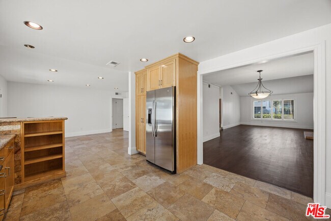 Building Photo - 18113 Bromley St