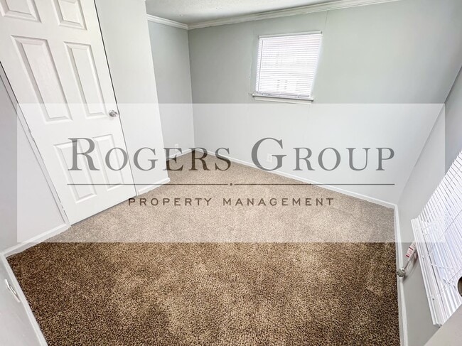 Building Photo - 390 S Chavis Rd