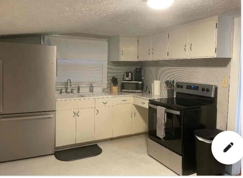 Building Photo - 115 Emmett St