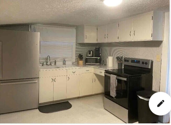 Building Photo - 115 Emmett St