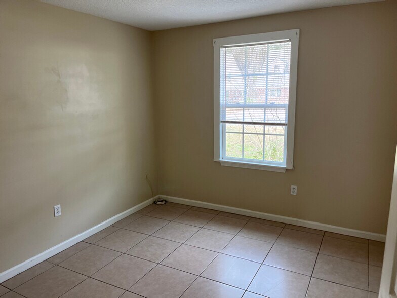 Building Photo - 400 Madison Ave