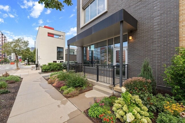Building Photo - 1120 S 2nd St