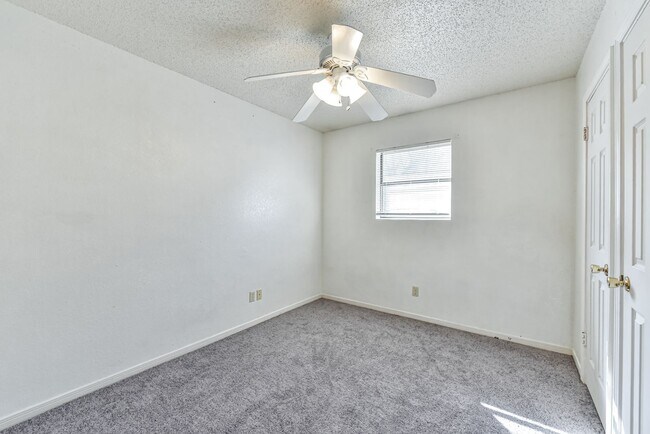 Building Photo - 3708 Hereford Ln