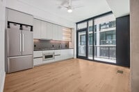 Building Photo - 610 Davis St