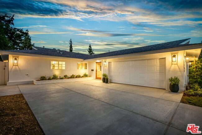 Building Photo - 15701 Ludlow St