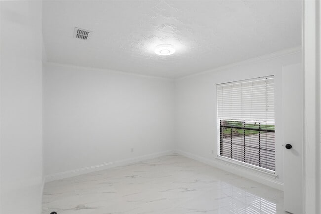 Building Photo - 611 Muirwood Ln