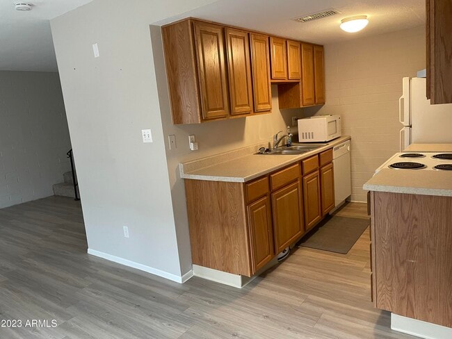 Building Photo - 1087 N 84th Pl