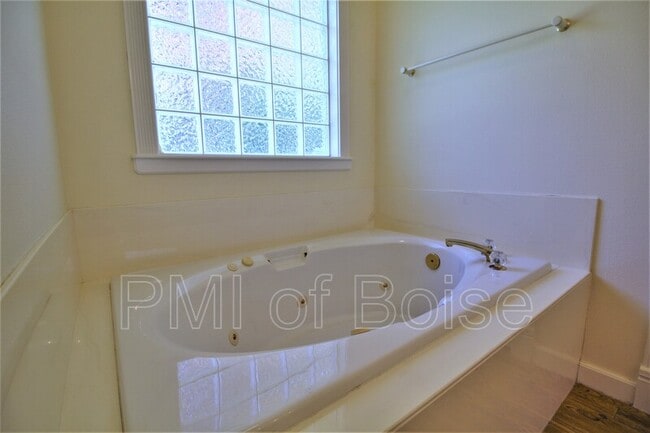 Building Photo - 85 S Linder Rd