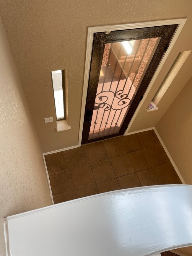 Building Photo - 12960 Cozy Cove Ave