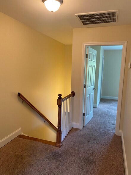 Building Photo - 1700 New Castle Dr NE