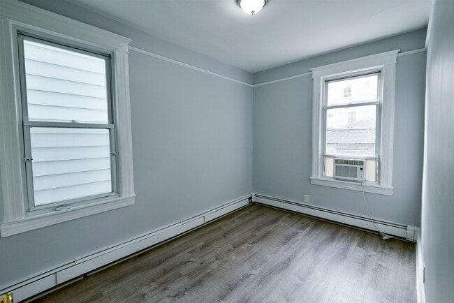 Building Photo - 108 W 42nd St