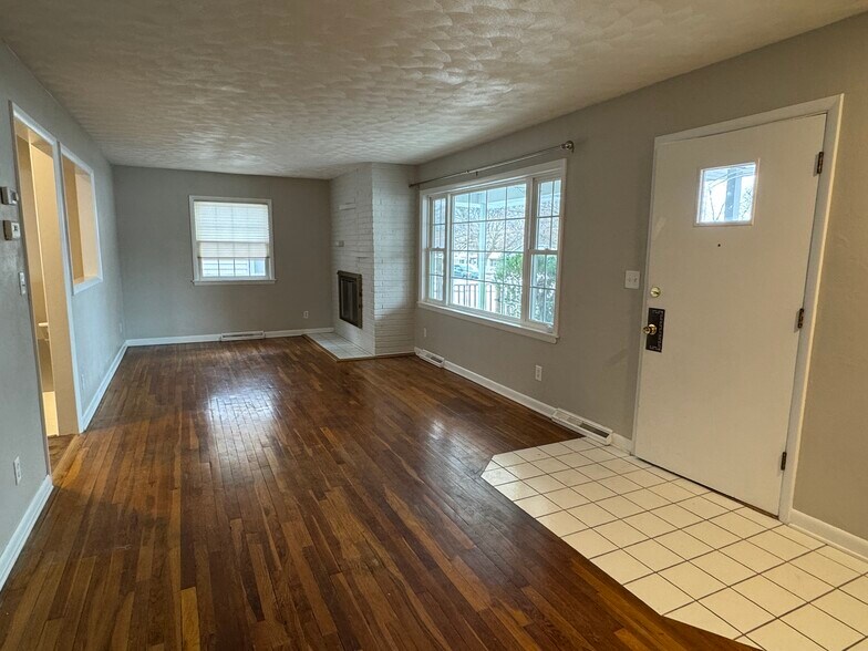 Building Photo - 3319 Marquette St