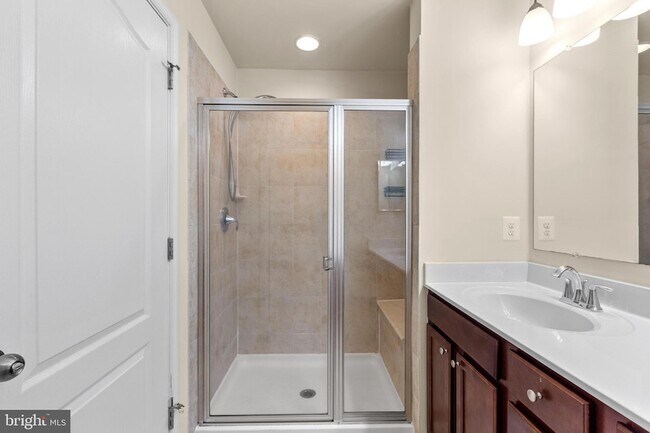 Building Photo - 5345 Tweeddale Pl