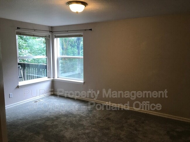 Building Photo - 18031 Chickaree Dr