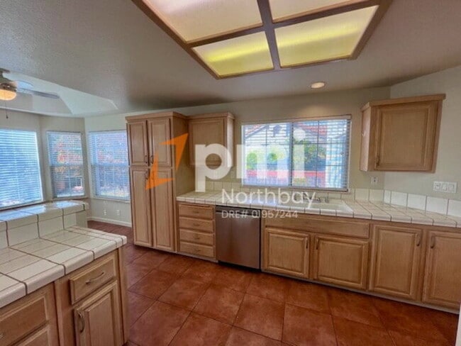 Building Photo - 3213 Hilton Head Dr