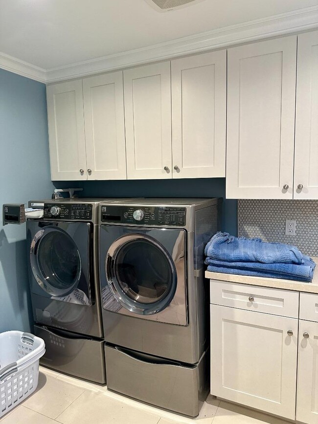 Building Photo - 14421 Lenray Ave