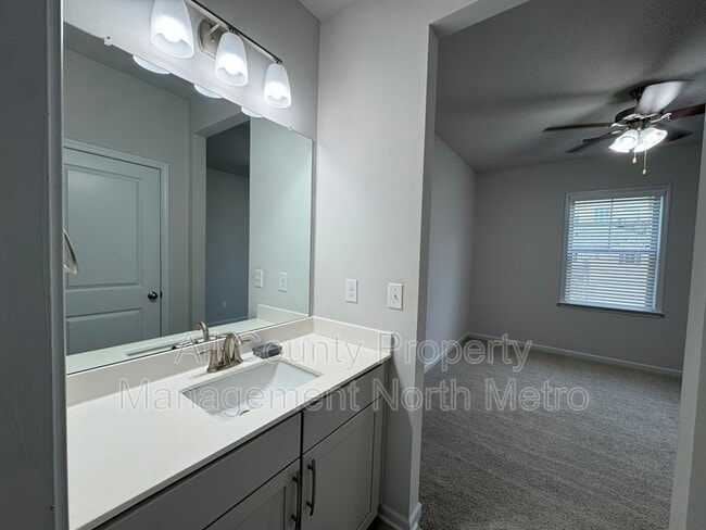 Building Photo - 7870 Tiberon Pkwy