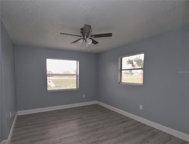 Building Photo - 304 Sun Dial Ct