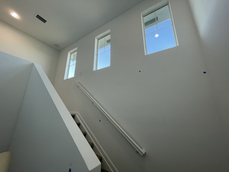 Building Photo - 11621 SW Lyra Dr