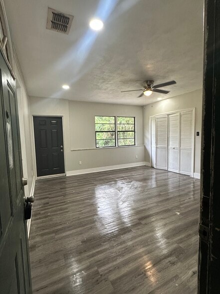 Building Photo - 429 Ventura Ave
