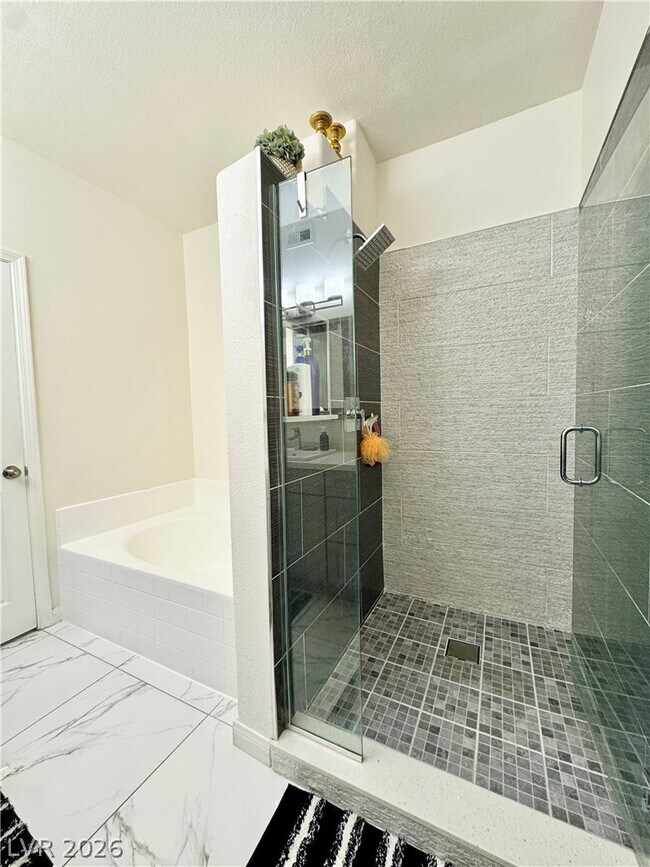 Building Photo - 5655 E Sahara Ave