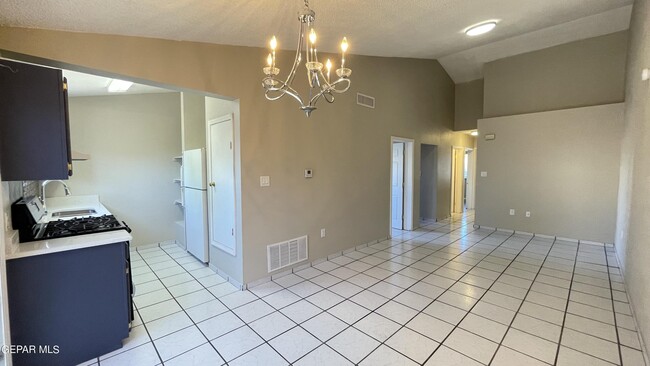 Building Photo - 11040 Sunshine Ct