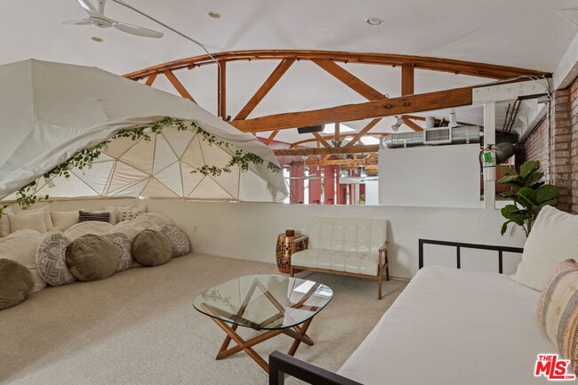 Building Photo - 718 N Figueroa St