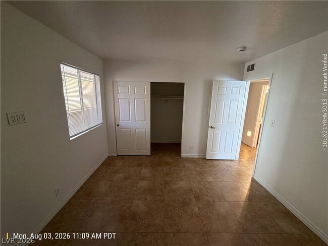 Building Photo - 5161 River Glen Dr