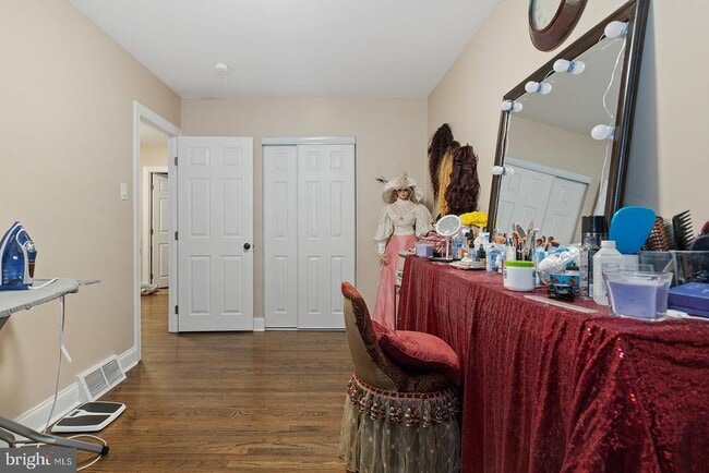 Building Photo - 2874 Tolbut St