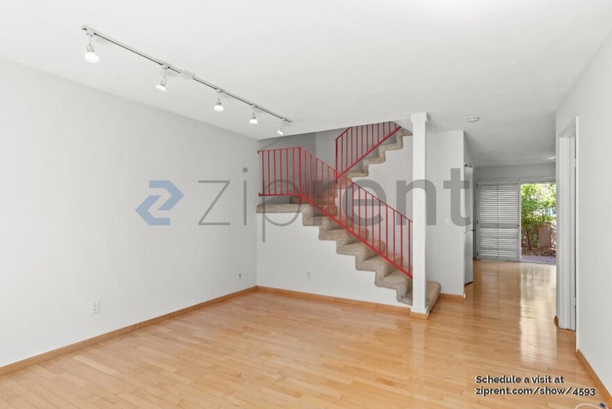 Building Photo - 11051 Firethorne Dr