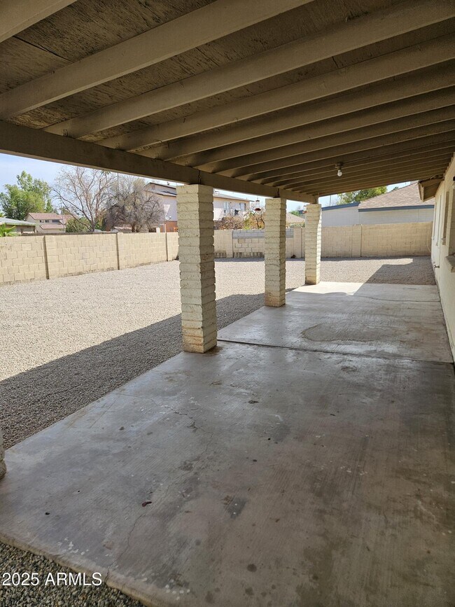 Building Photo - 1560 W Keating Ave