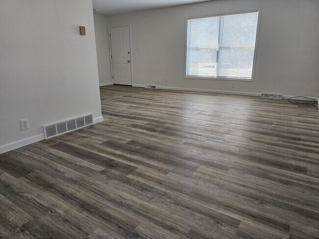 Building Photo - Lem Court Townhomes