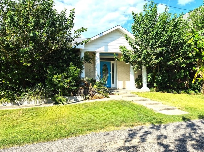 Building Photo - 402 1/2 Avenue A