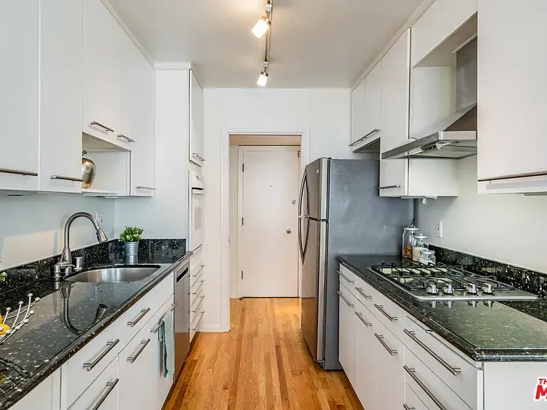Galley Kitchen 2 - 1410 S Bentley Ave