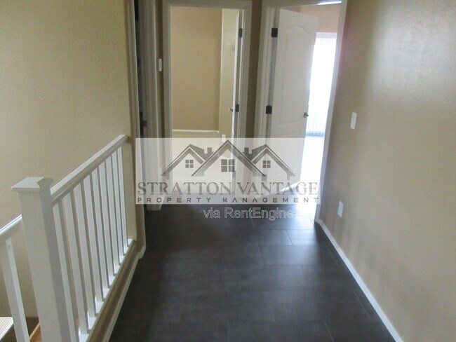 Building Photo - 2741 S Equestrian Dr