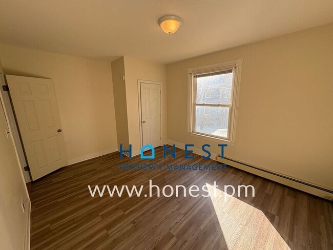 Building Photo - 7 Drummond St