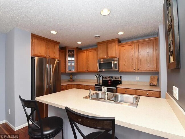 Building Photo - 3 Bedrooms | Loft | Upper-Level Laundry | 3-Sided Fireplace | Woodbury
