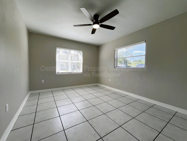 Building Photo - 1510 Altaloma Ave