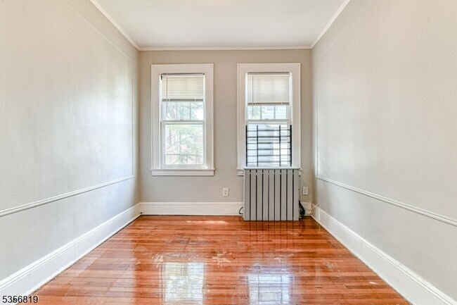 Building Photo - 1329 Alina St